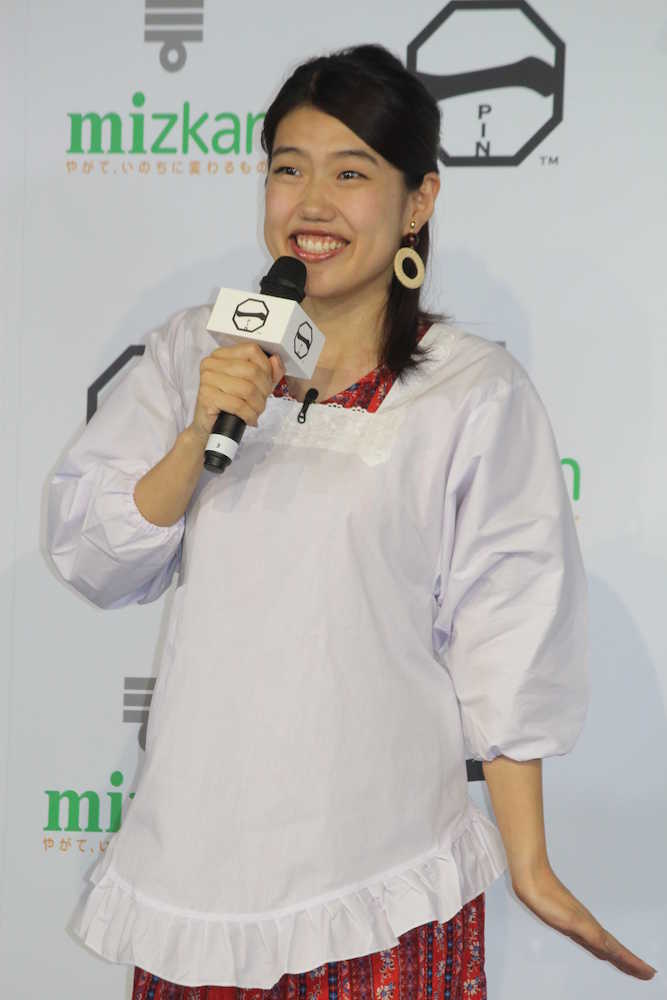 ミツカン「味確認室プロジェクト」キックオフイベントに割ぽう着姿で登場した横澤夏子