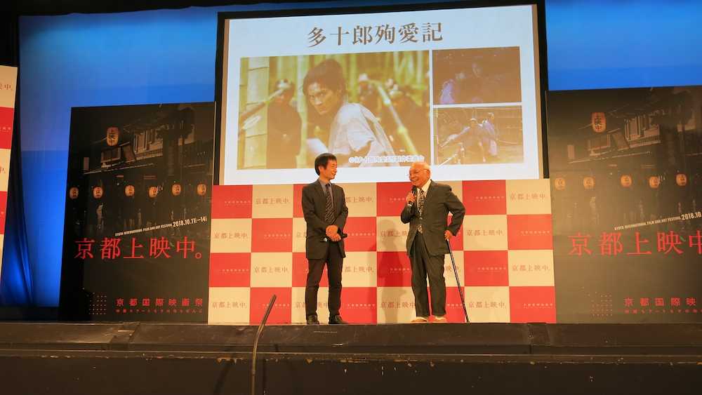 「京都国際映画祭２０１８」の概要発表会見で対談する奥山和由プロデューサー（左）と中島貞夫監督