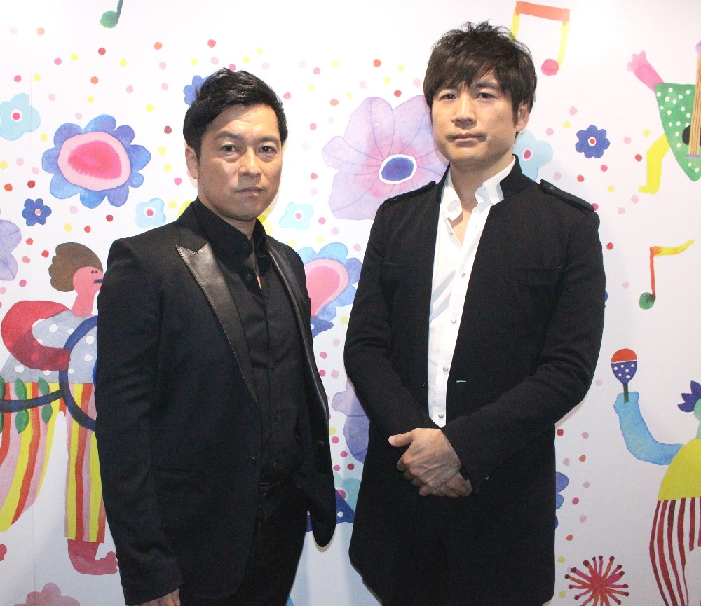 大阪市内で取材に応じた「ゴスペラーズ」の黒沢薫（左）と酒井雄二