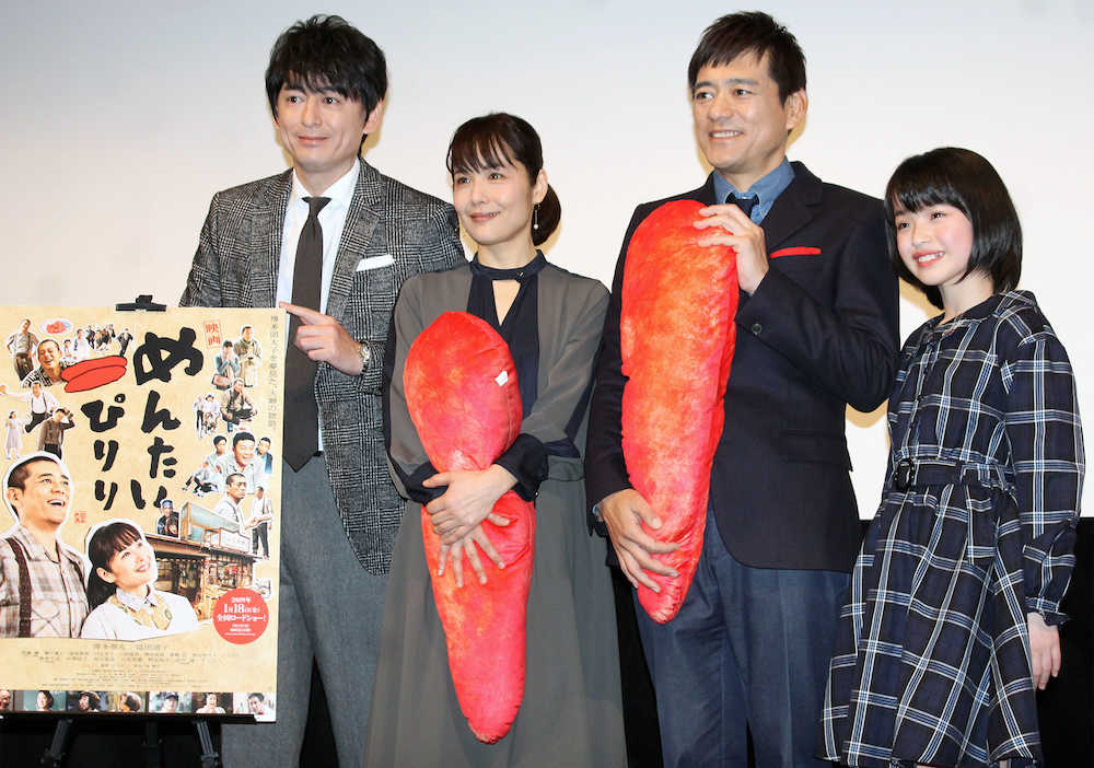 映画「めんたいぴりり」の特別試写会に出席した（左から）博多大吉、富田靖子、博多華丸、豊嶋花