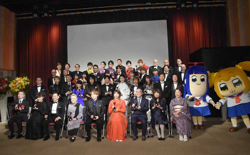 「第十三回声優アワード」主演男優賞を受賞した内田雄馬、主演女優賞を受賞した三瓶由布子