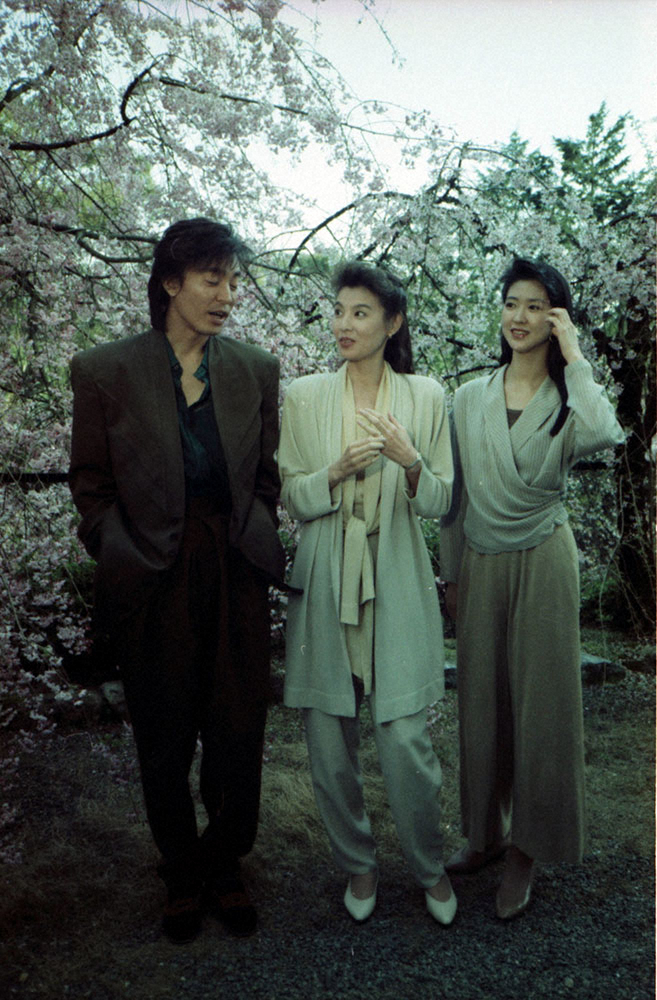 初の悪女役に張り切る紺野美紗子（右端）と共演の篠ひろ子（中央）、宇都宮隆