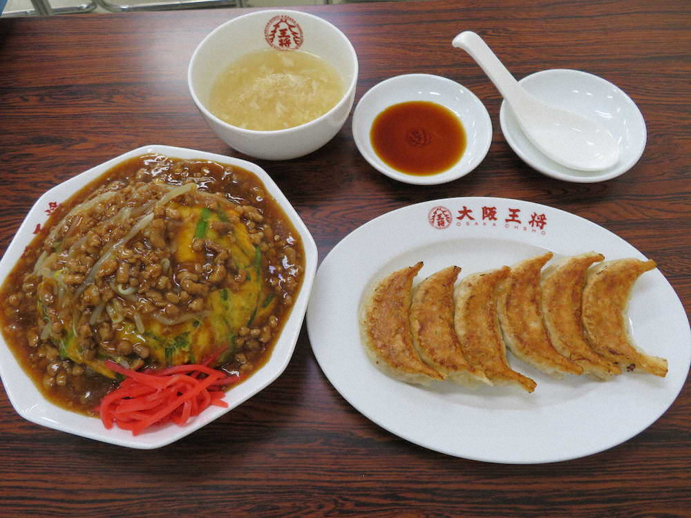 藤井七段の注文は「魅惑の肉あんかけニラ玉炒飯（チャーハン）」と「復刻創業餃子」