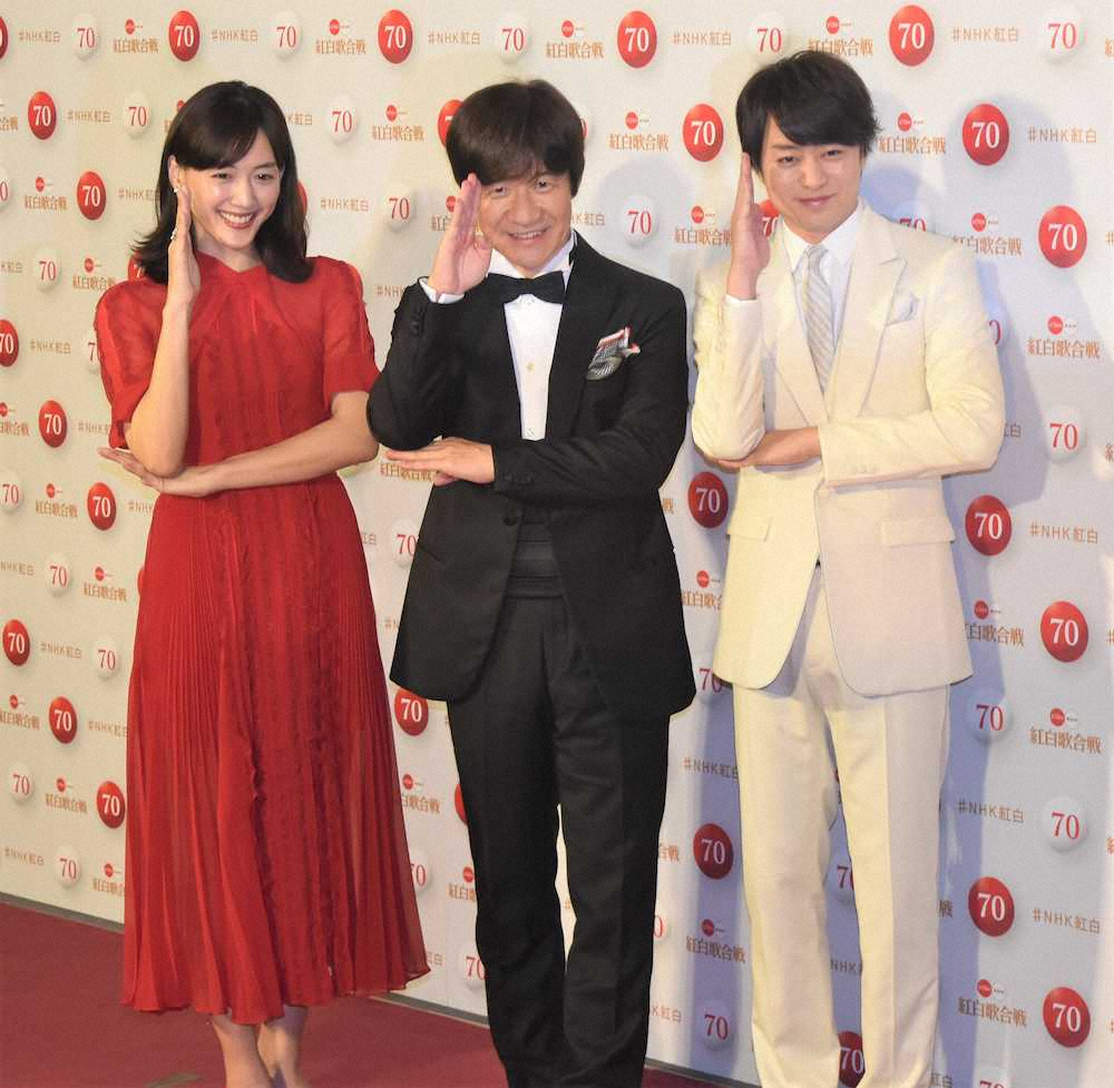 NHK紅白歌合戦の会見を行った（左から）綾瀬はるか、内村光良、櫻井翔