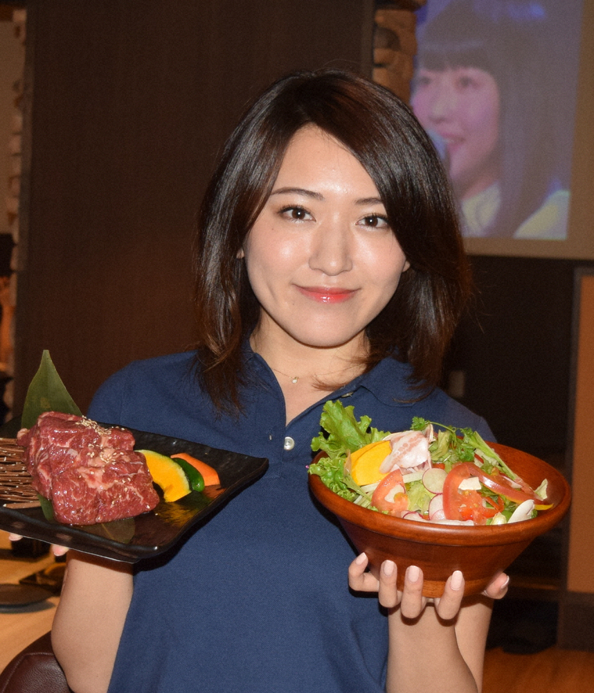 2016年7月、プロデュースする焼き肉店「焼肉IWA新潟店」をPRする元AKB48の内田眞由美