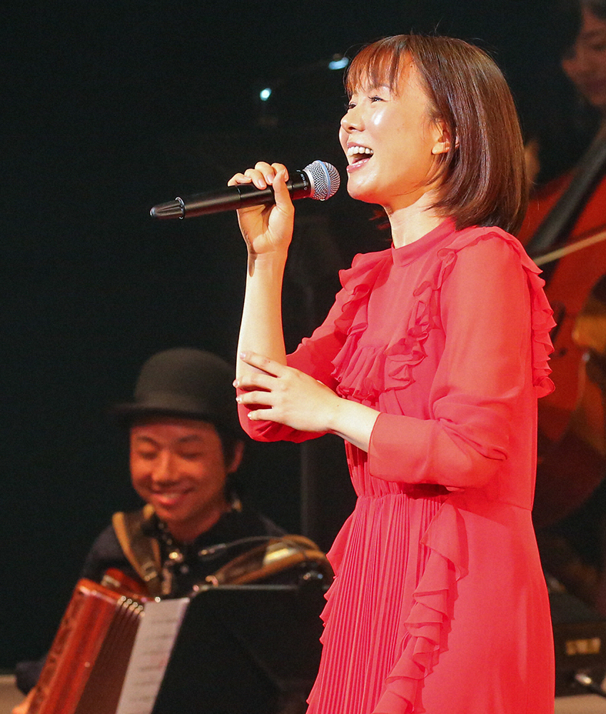 ＮＨＫ大阪ホールで単独公演を開いた半崎美子