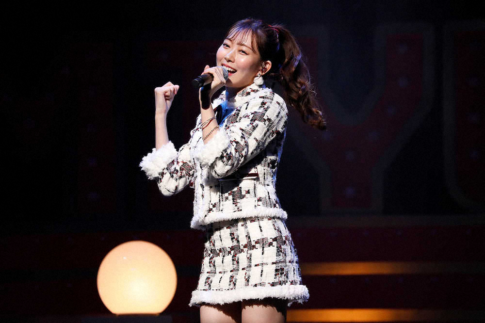 大阪ミナミの「なんばHatch」で開催されたライブ「Miyuki　Watanabe　Christmas　Premium　Live　2019」で熱唱する渡辺美優紀