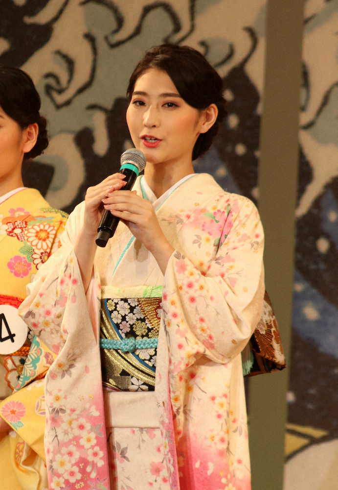 「第52回ミス日本コンテスト2020」着物審査で自己PRする森谷美雲さん