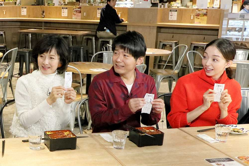 MBSテレビ「水野真紀の魔法のレストラン　」に出演の（左から）水野真紀、ロザン・菅広文、松島花