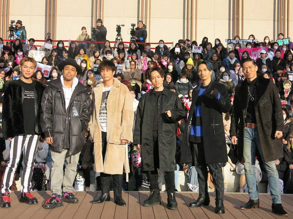 初のベストアルバム発売記念イベントに登場した「EXILE　THE　SECOND」の（左から）SHOKICHI、NESMITH、黒木啓司、TETSUYA、橘ケンチ、AKIRA