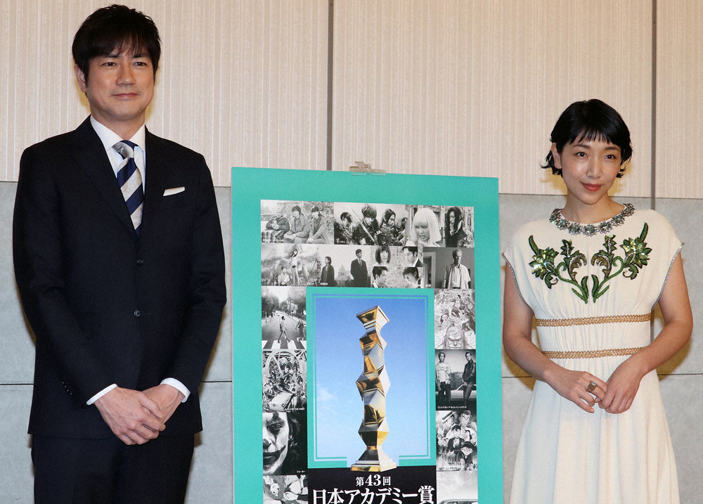 日本アカデミー賞授賞式の司会を務める羽鳥慎一アナウンサー（左）と安藤サクラ