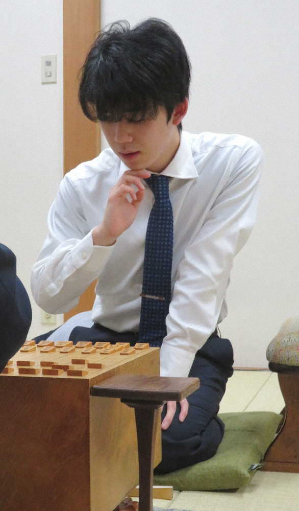 棋聖戦決勝トーナメント1回戦で斎藤慎太郎八段を破って、準々決勝進出を決めた藤井聡太七段