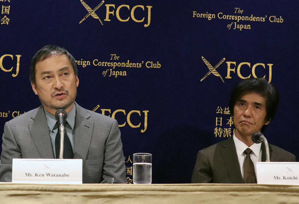 日本外国特派員協会で映画「Fukushima50」の会見を行った渡辺謙（左）と佐藤浩市