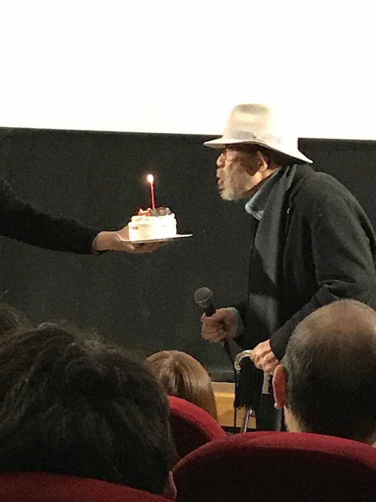 2018年1月、大阪市の映画館シネ・ヌーヴォでの大林宣彦映画祭で登壇し、80歳の誕生日ケーキのロウソクを吹き消す大林監督