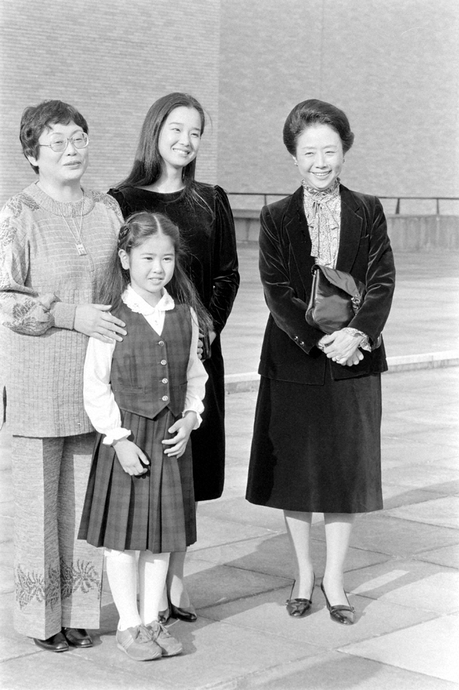 1982年ＮＨＫ「おしん」発表。（左から）橋田寿賀子さん、小林綾子、田中裕子、乙羽信子