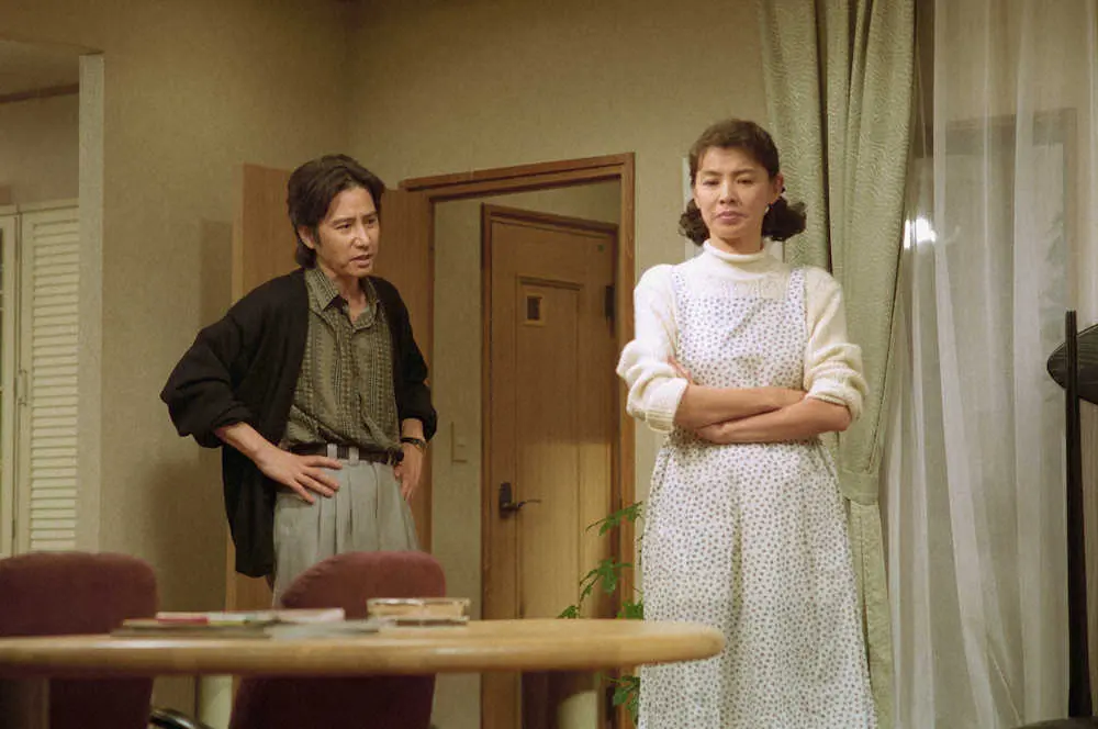 1993年のTBSドラマ「カミさんの悪口」に出演した田村正和さん（左）と篠ひろ子（C）TBS
