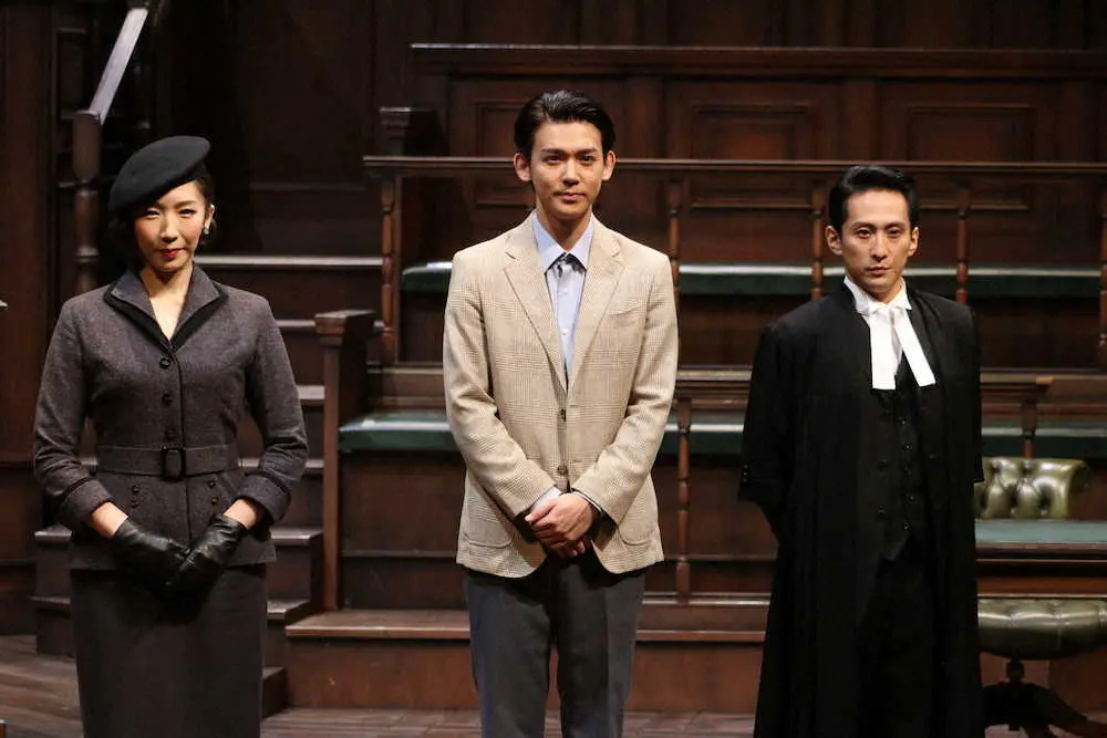 舞台「検察側の証人」の取材会に出席した（左から）瀬奈じゅん、小瀧望、成河（撮影・糸賀　日向子）