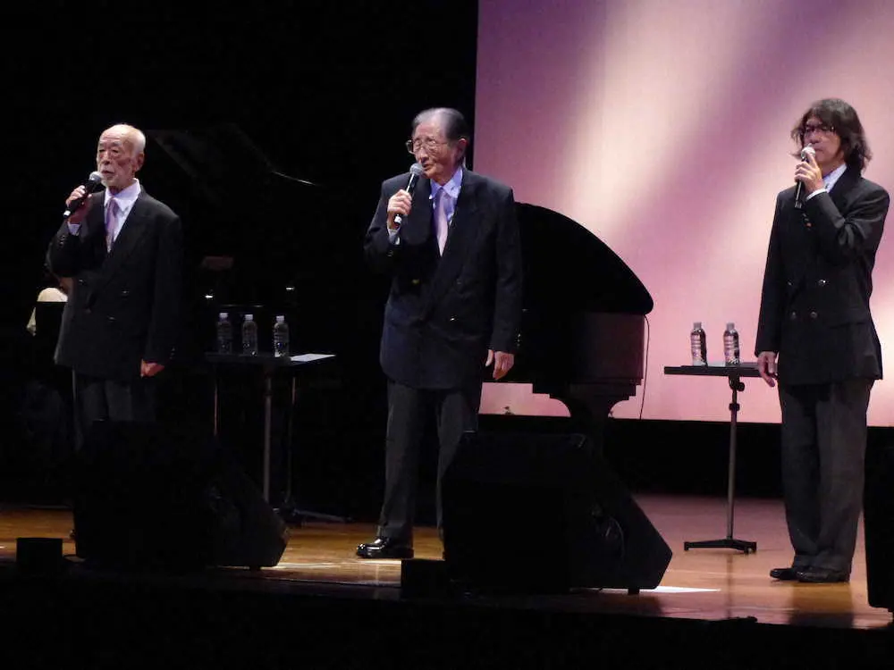 西脇久夫さんの死後初めてとなるコンサートに出演したボニージャックス（左から）玉田元康、鹿島武臣、吉田秀行