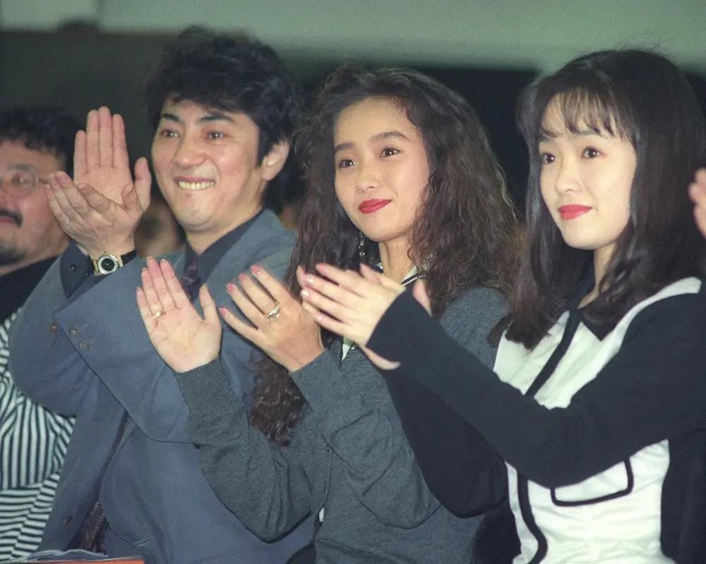 1992年、ミスサイゴンに出演した本田美奈子さん（中央）、入絵加奈子（右）と市村正親