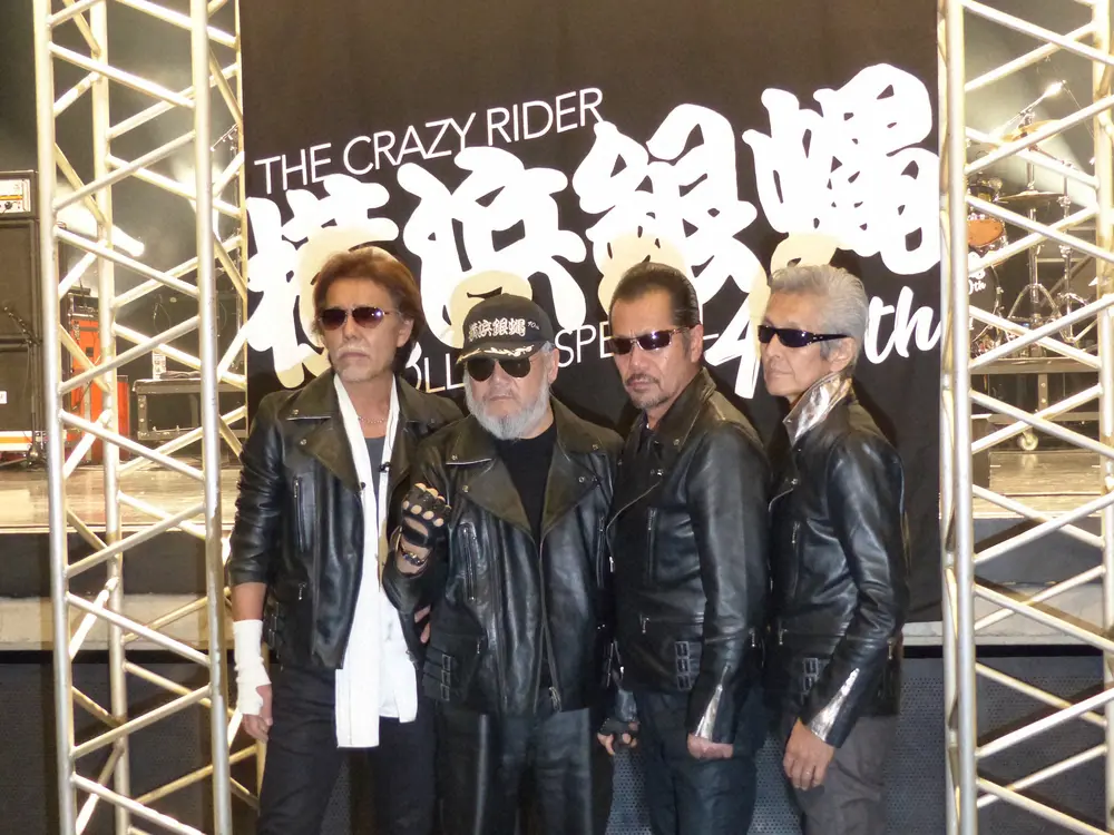 ロックバンド「横浜銀蠅」の（左から）ＴＡＫＵ、嵐、翔、Ｊｏｈｎｎｙ（2019年撮影）