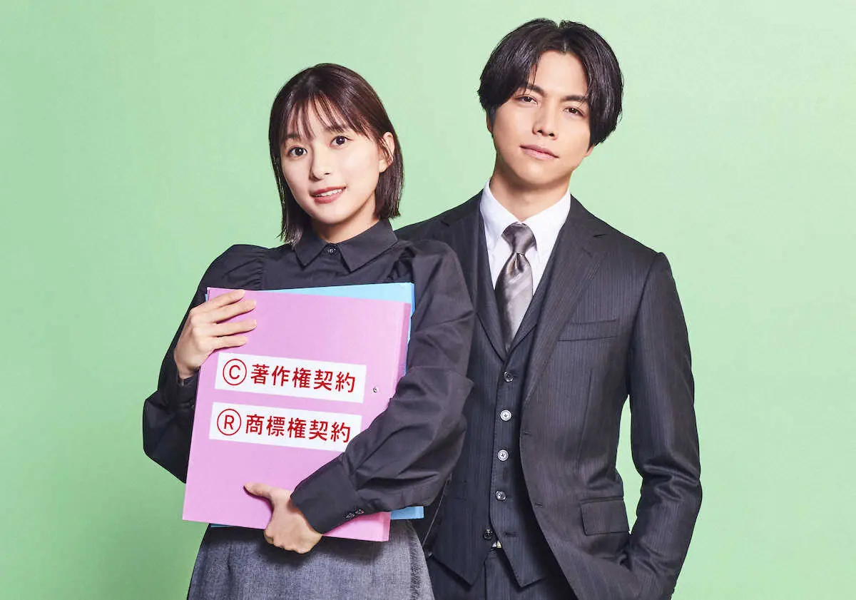 4月期の日本テレビドラマ「それってパクリじゃないですか？」で共演する芳根京子（左）とジャニーズWESTの重岡大毅