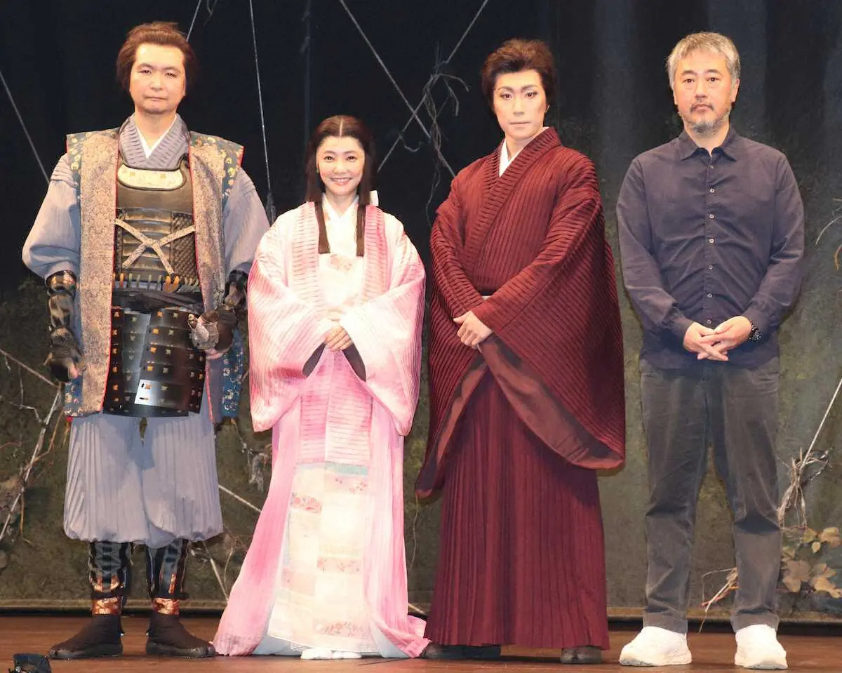 舞台「蜘蛛巣城」の取材会に出席した（左から）長塚圭史、倉科カナ、早乙女太一、赤堀雅秋氏