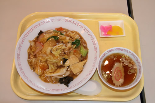 新井食堂の中華丼（７００円）