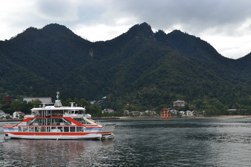 船上からの世界遺産・厳島神社