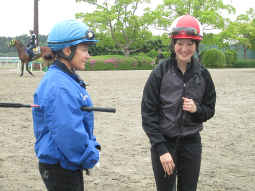 昨年５月に憧れのリサ・オールプレス（左）と対面した藤田
