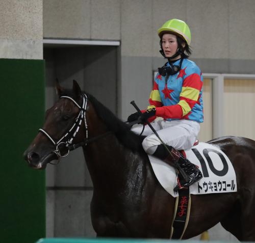 新潟競馬１Ｒ、トウキョウコールに騎乗して１７着でレースを終えた藤田菜七子