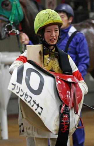 ＜東京５Ｒ・メイクデビュー東京＞１７着に敗れたプリンセスナナコに騎乗した藤田