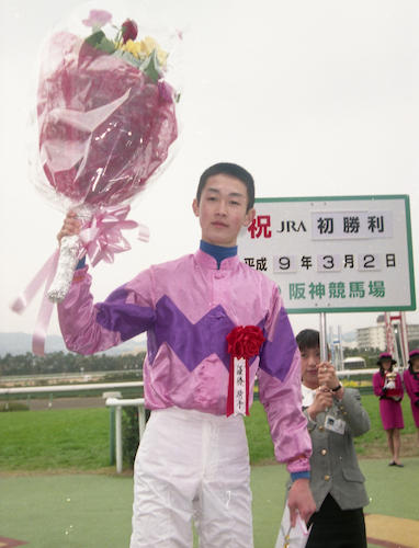 ９７年３月２日、オースミタイクーンでマイラーズＣを制しＪＲＡ初勝利を飾った武幸四郎騎手