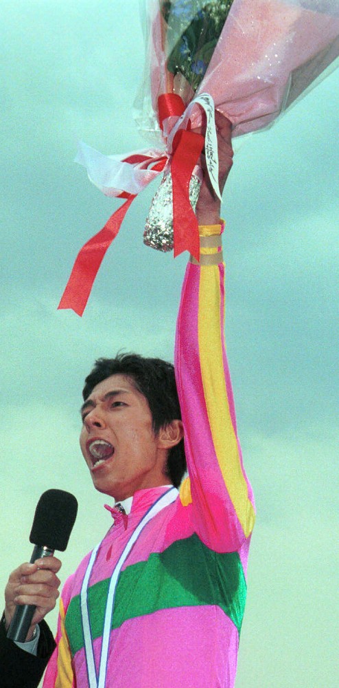 ２０００年の天皇賞・春、レース後のインタビューで吠える和田