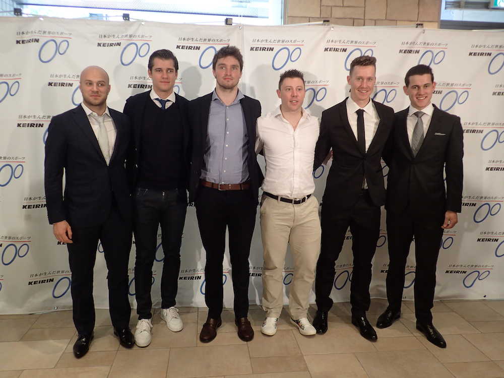 ２０１７年短期登録選手制度の記者会見に臨む（左から）ドミトリエフ、ボス、ブフリ、パーキンス、バベク、ウェブスター