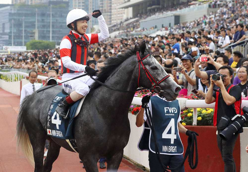 香港クイーンエリザベス2世カップで優勝したウインブライトと松岡正海騎手