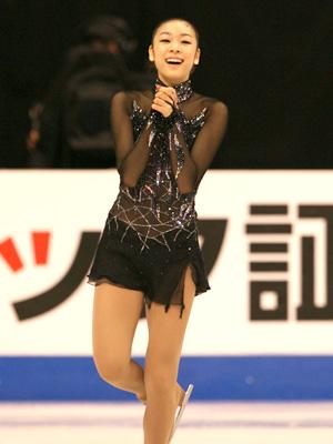 ＜フィギュアスケート世界選手権＞女子ショートプログラム　ショートプログラムの演技を終えるとキム・ヨナはうれしそうにこのポーズ