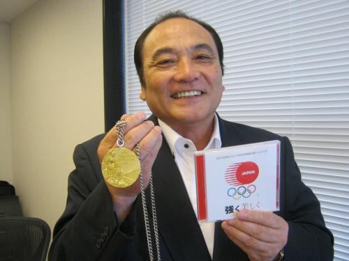 ロンドン五輪でのメダル増産に向け、日本選手団のテーマソング「強く美しく」を作った日本選手団総監督の塚原光男氏