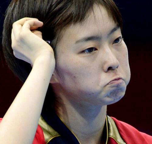 女子シングルス３位決定戦　一方的な展開に、さえない表情の石川佳純