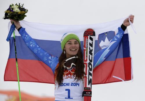 女子大回転で優勝し、滑降との２冠を獲得したスロベニアのティナ・マゼ