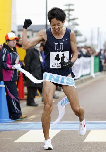 男子20キロ、１時間18分53秒で優勝した松永大介