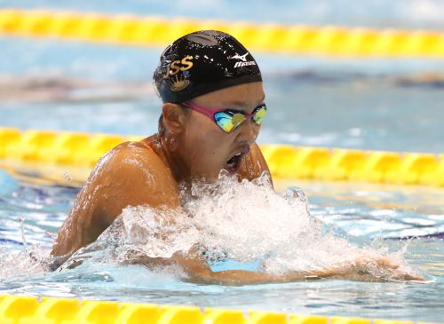 力強い泳ぎで女子２００メートル個人メドレーの予選を突破した渡部香生子
