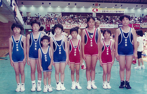 ８歳の頃の松本（右から４人目）