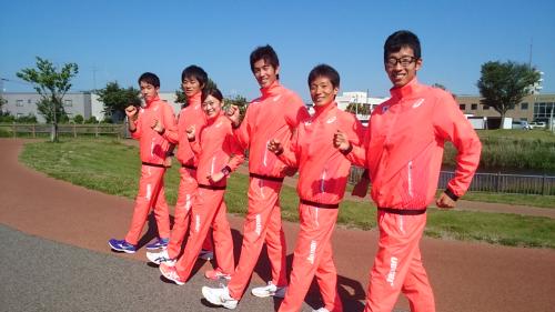 健闘を誓った競歩の日本代表、（左から）男子５０キロの荒井、谷井、森岡、女子２０キロの岡田、男子２０キロの高橋、松永