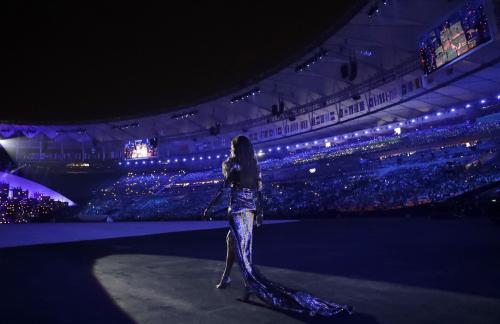 リオデジャネイロ五輪開会式でウォーキングを披露した世界的トップモデルのジゼル（ＡＰ）