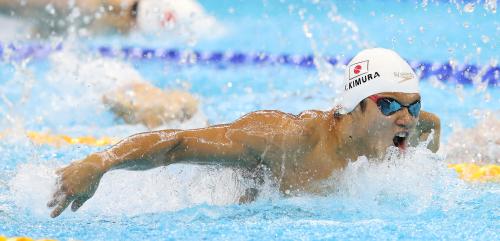 ＜水泳男子１００メートルバタフライ（視覚障害）＞力強い泳ぎを見せる木村