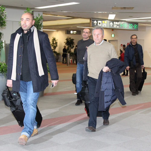 イタリアに帰国するする（左から）コラウッティコーチ、アルバレッラコーチ、ザッケローニ監督、グイードコーチ