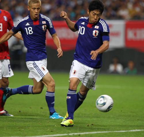 ＜日本・韓国＞後半、３点目のゴールを決める香川