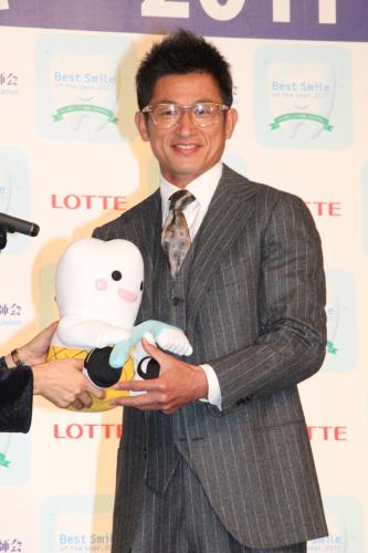 「ベスト・スマイル・オブ・ザ・イヤー２０１１」授賞式に出席した三浦知良