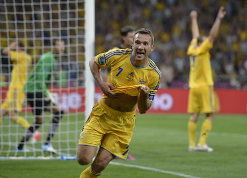 ＜ウクライナ・スウェーデン＞後半１７分、この試合２得点目のゴールを決めて喜ぶシェフチェンコ