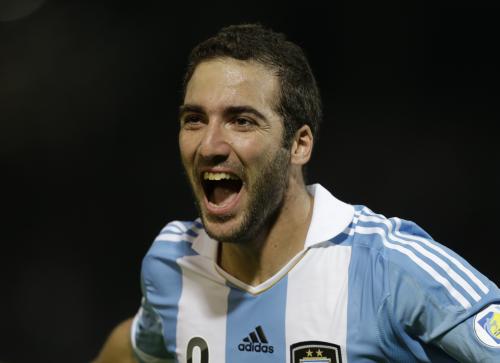 ＜アルゼンチン３―１パラグアイ＞同予選５点目となるゴールを決めたアルゼンチン代表のＦＷイグアイン